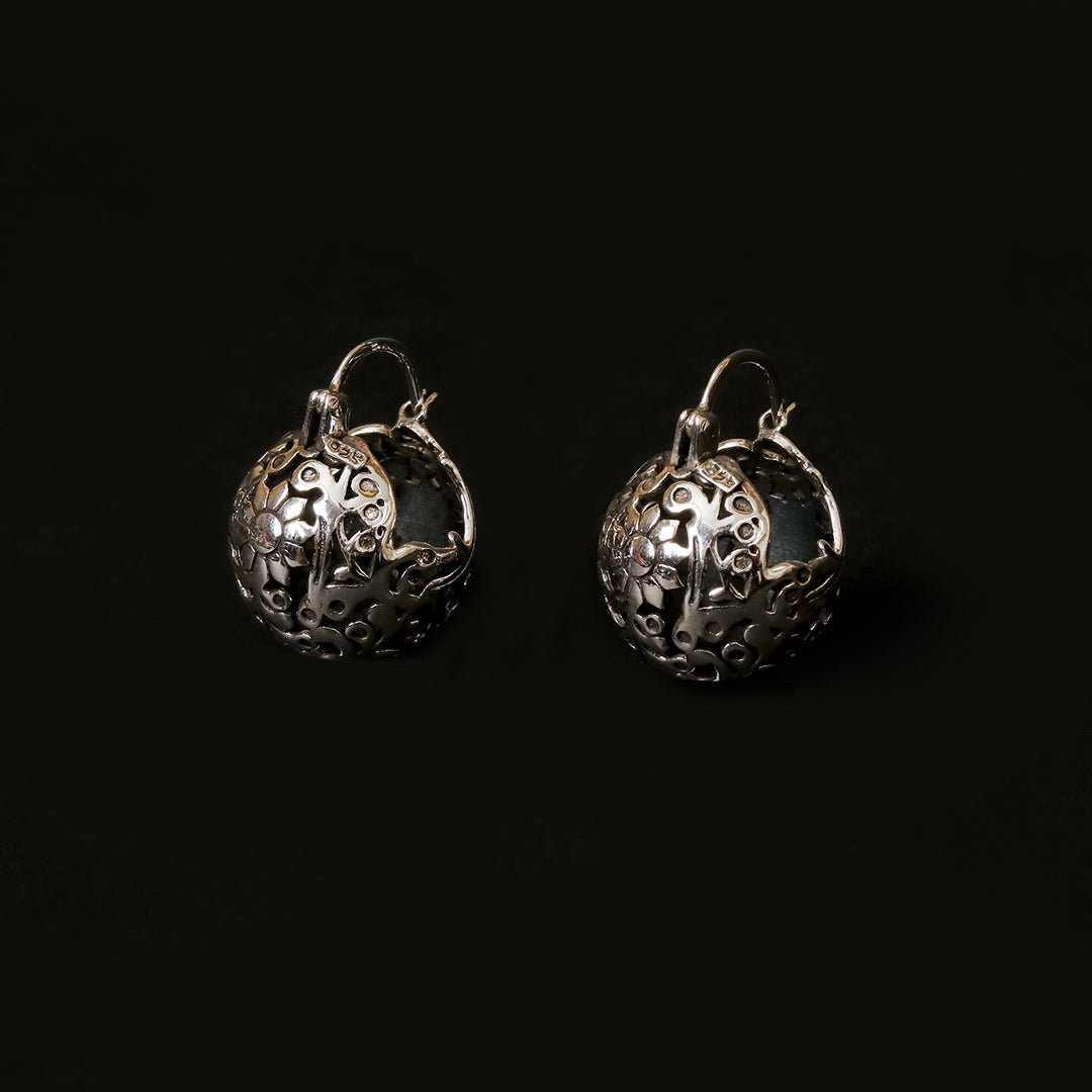 Nature-Inspired Cutwork Silver Hoop Earrings - Image 2